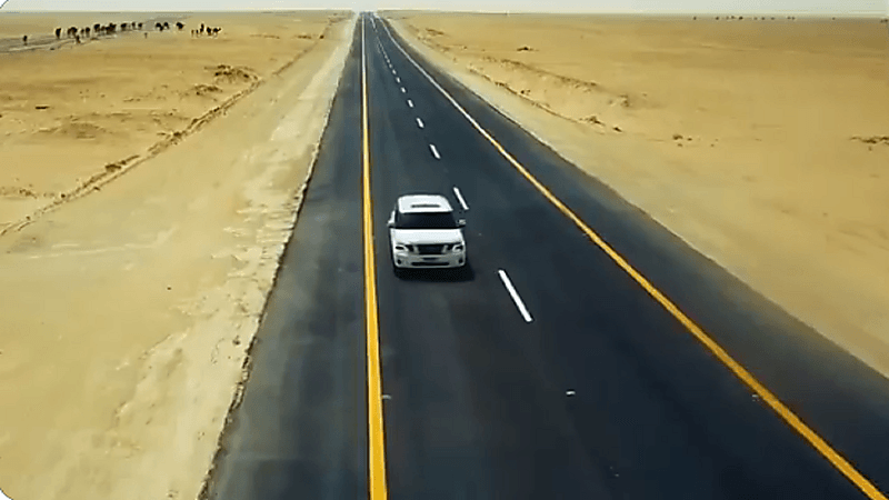 بالفيديو.." النقل " تعيد فتح طريق السفانية- حفر الباطن للحركة المرورية