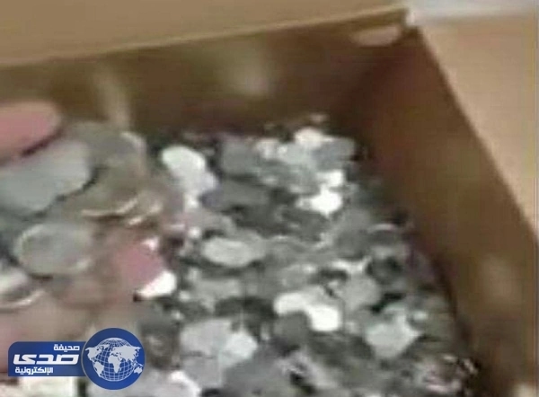 بالفيديو .. مواطن يقدم أتعاب مكتب عقاري على طريقته الخاصة