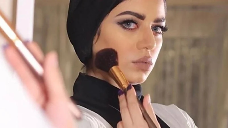 الفاشينيستا نجلاء عبد العزيز تكشف حقيقة خطبتها