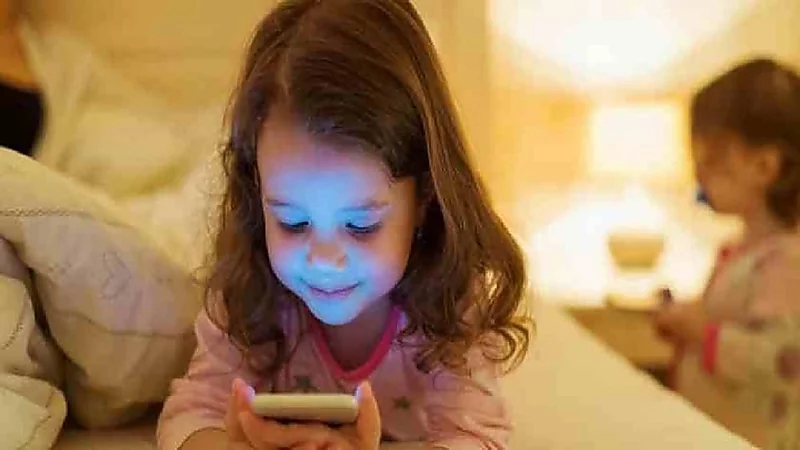 بالفيديو.. خاصية في الآيفون للحد من مشاكل تصوير الأطفال في مواقع التواصل الإجتماعي