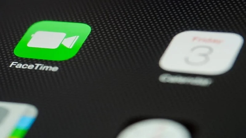 ميزة جديدة توفرها آبل لتحسين جودة المكالمات الصوتية والفيديو