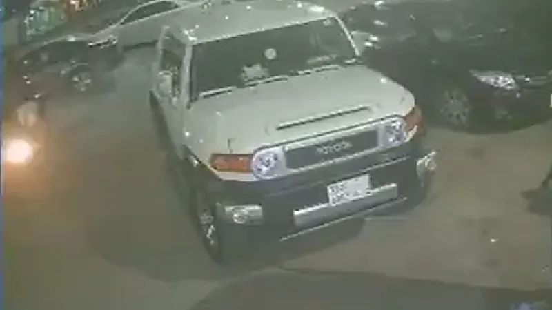 شاهد .. لحظة انفجار "سكوتر" في شارع عام بسكاكا بعد إخراجه من مركبة بثوانٍ