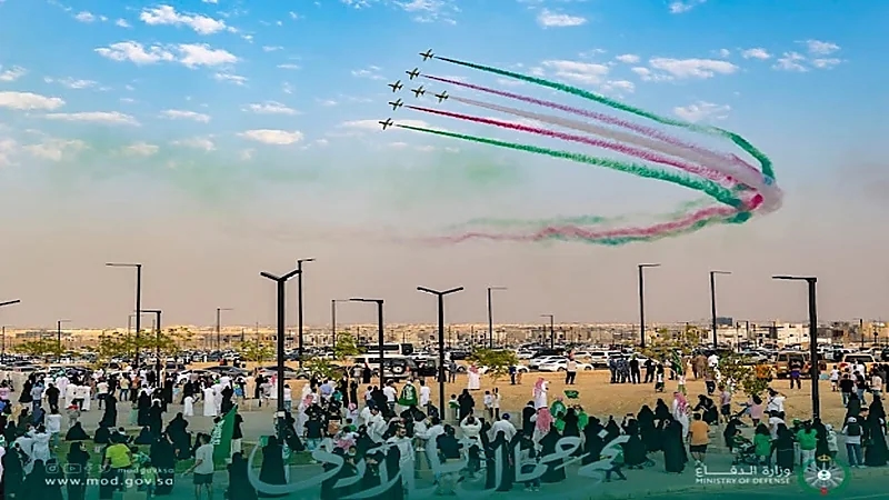 شاهد.. لقطات من العروض الجوية في سماء الرياض احتفاء باليوم الوطني