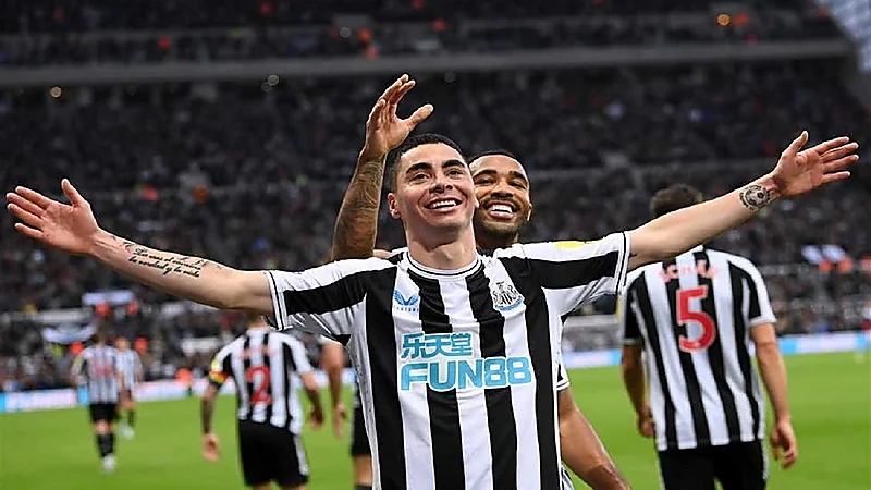 نيوكاسل يمطر شباك أستون فيلا برباعية