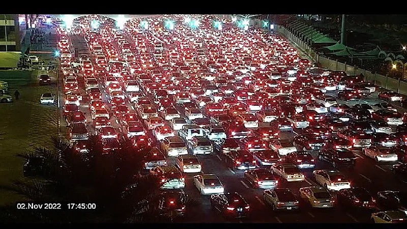 بالفيديو .. عطل تقني يضرب منافذ سلوى والرقعي وجسر الملك فهد وحالة عمار