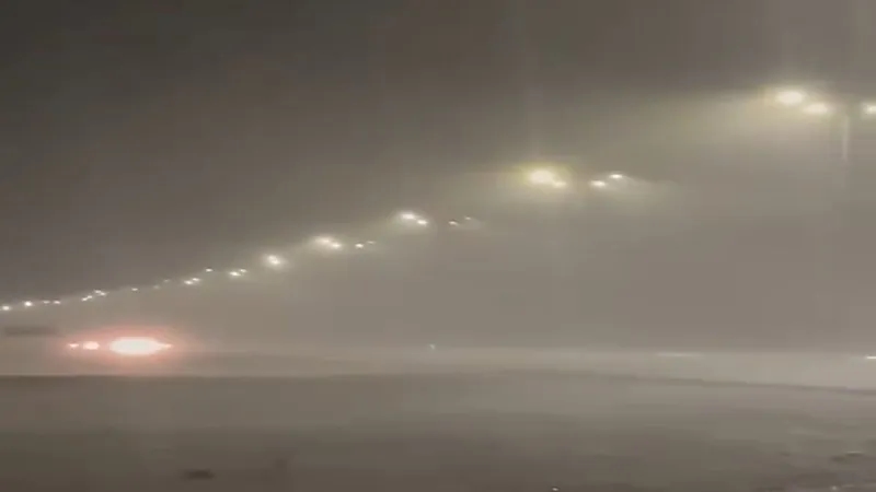 شاهد.. صواعق وأمطار غزيرة في شمال ‎مكة