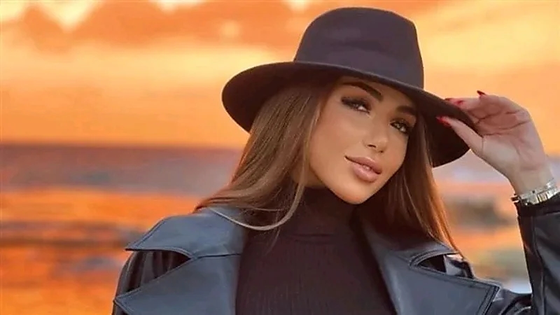 سارة سلامة تخطف أنظار جمهورها لحظة غروب الشمس