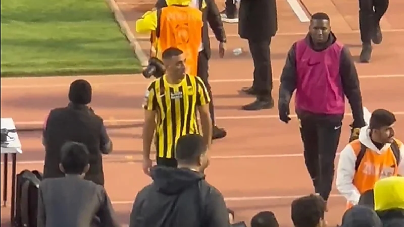 شاهد .. كيف رد حمدالله على استفزاز جماهير الطائي