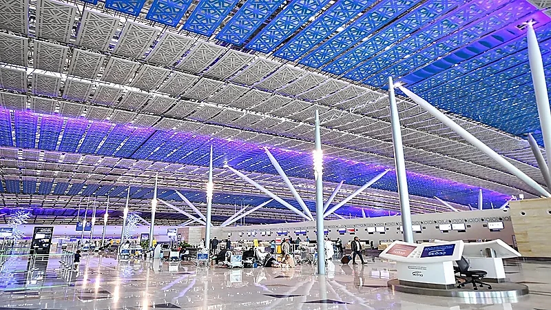 "مطارات جدة" تحذر من إعلانات توظيف وهمية تحمل اسمها