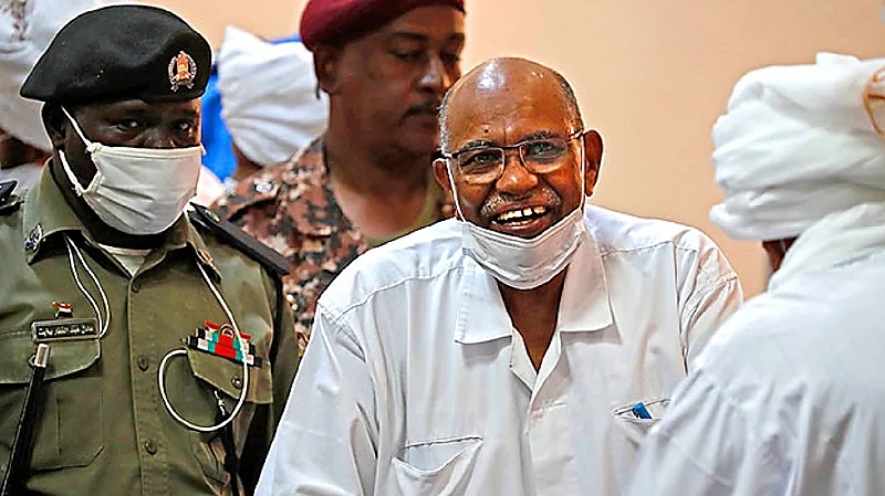 نقل عمر البشير للعناية المركزة بعد تدهور حالته الصحية