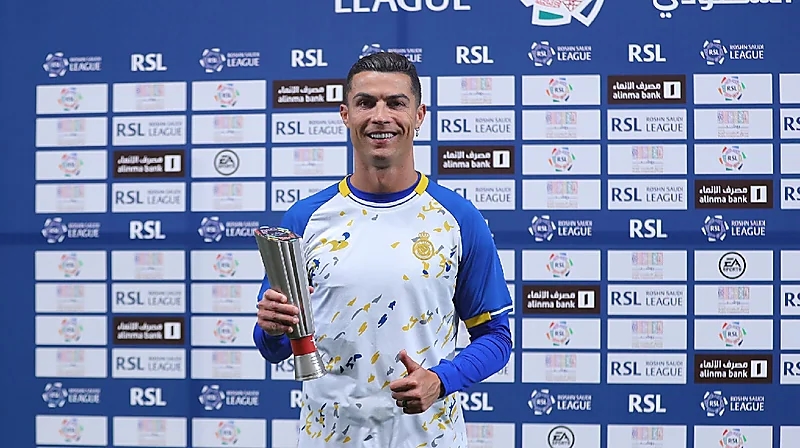 رونالدو بعد فوزه بجائزة أفضل لاعب: فخور لكوني جزءًا من هذا الفريق