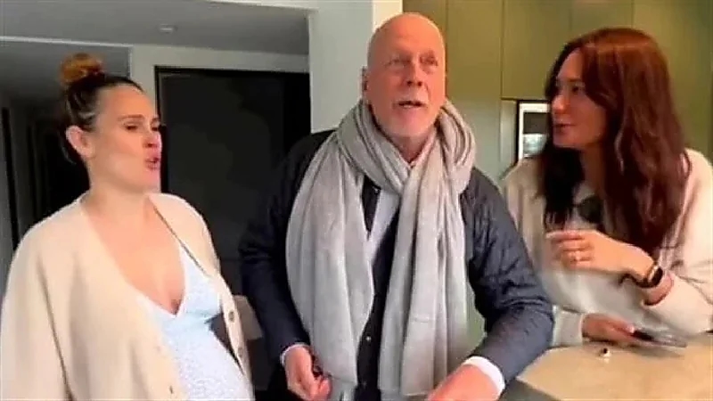 بالفيديو.. أول ظهور للفنان الأمريكي بروس ويليس بعد إصابته بالخرف