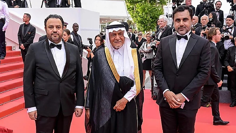 ظهور لافت للأمير تركي الفيصل في مهرجان كان السينمائي (فيديو وصور)