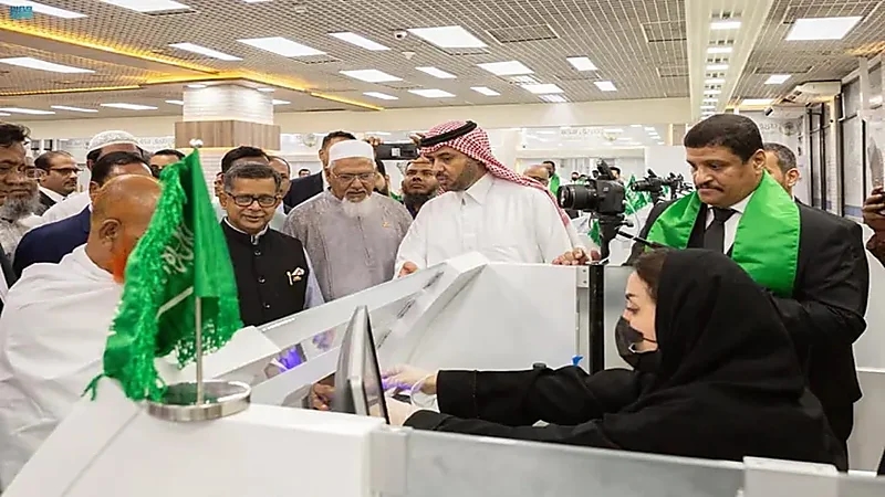 مغادرة أولى رحلات الحجاج من بنجلاديش ضمن مبادرة "طريق مكة" ..صور