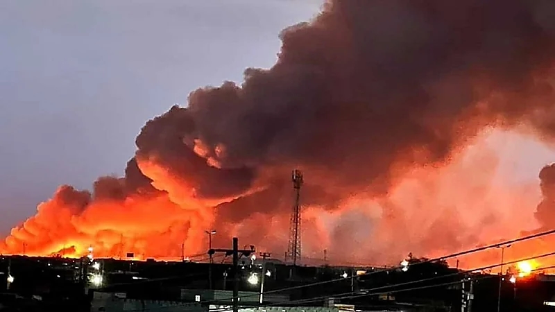 اندلاع نيران كثيفة في العاصمة السودانية الخرطوم .. فيديو