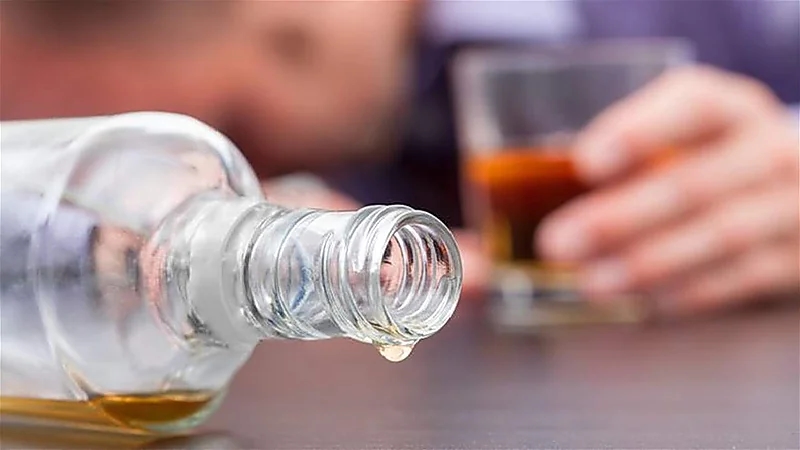 إصابة 4 فتيات وفتيان بالعمى بعد تسممهم بكحول مغشوش