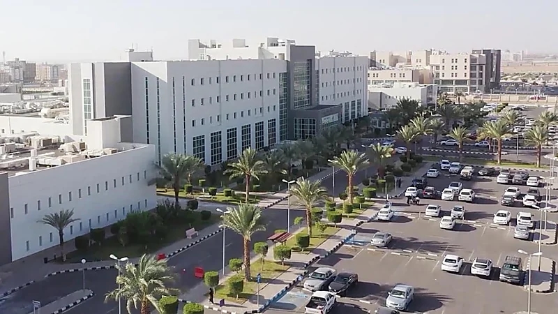 يقظة حارس أمن في تخصصي تبوك تنقذ حياة مقيمة مصرية