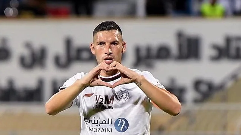 جوانكا يغادر معسكر الشباب