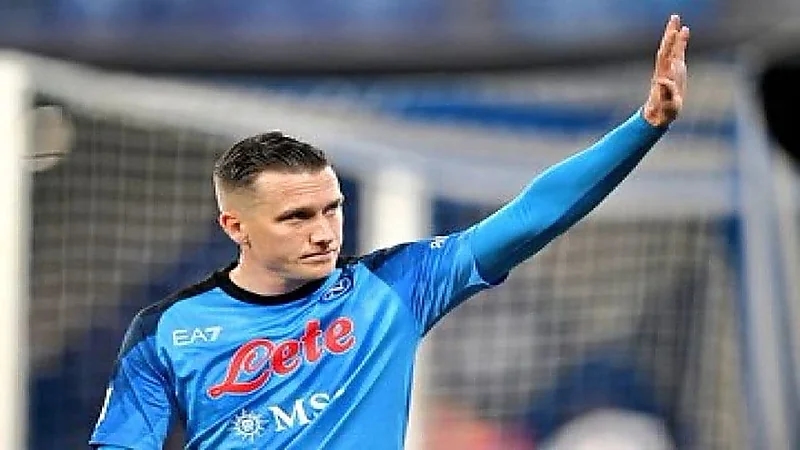 نجم وسط نابولي يرفض عرض الأهلي