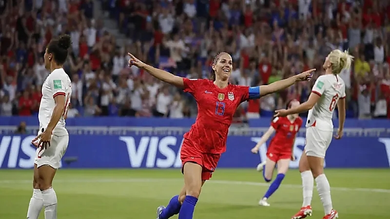 الأمهات المشاركات في كأس العالم يروين معاناتهن