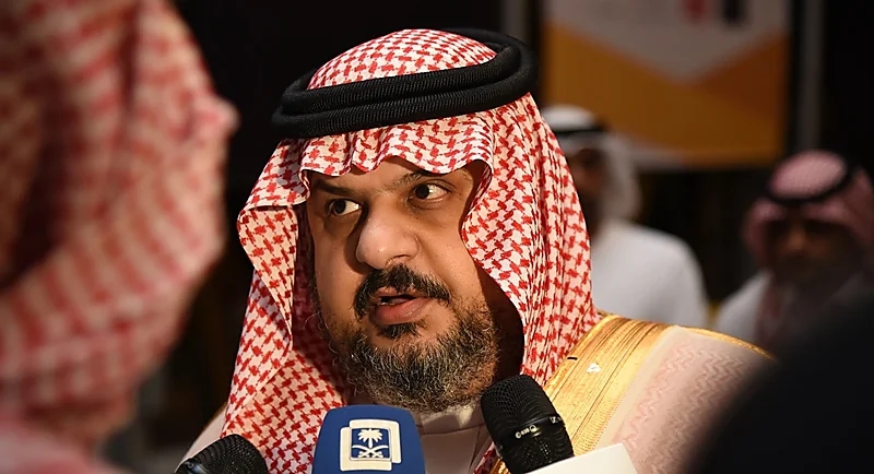 الأمير عبدالرحمن بن مساعد منبهر بنقل قناة فرنسية لمباراة الأهلي والحزم