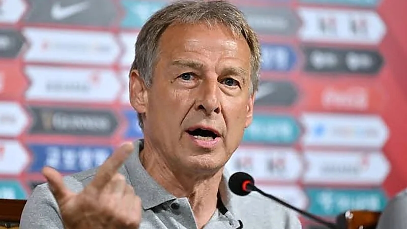 مدرب كوريا الجنوبية يصف الانتقادات الموجهة إليه بـ "الغباء المطلق"