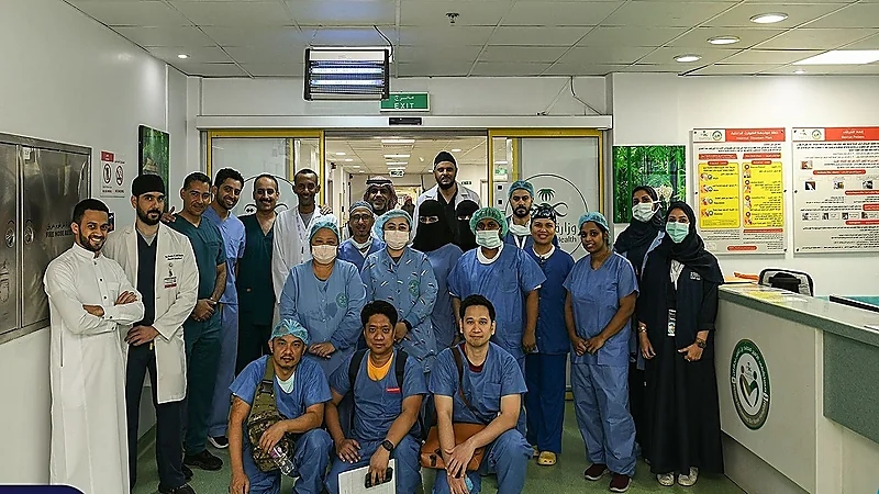 إنهاء معاناة 100 مريض بالماء الأبيض في التخصصي للعيون بجازان