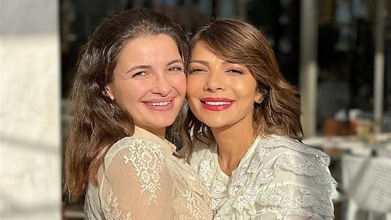 ابنة أصالة تكشف تفاصيل معاناتها من علامات التمدد خلال الحمل