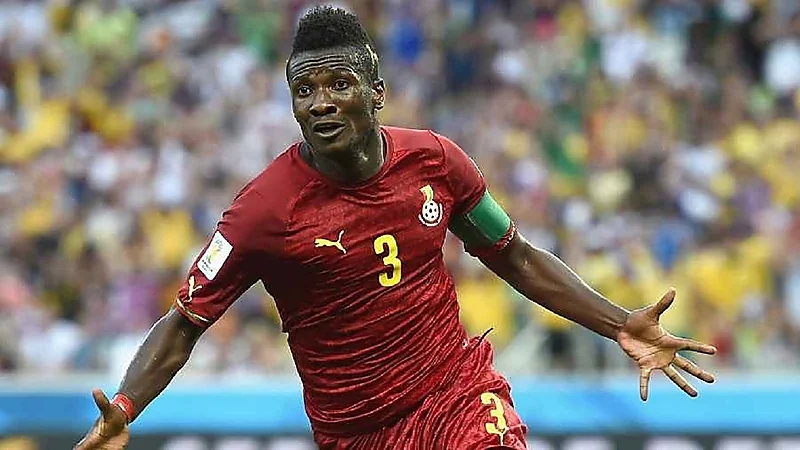 إلزام لاعب بالتنازل عن منزلين ومحطة وقود لطليقته