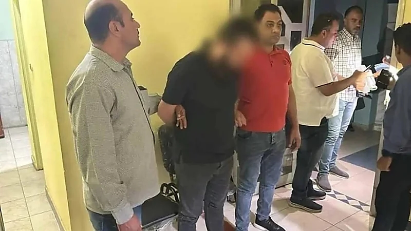 ضبط عاطل انتحل صفة طبيب مخ وأعصاب في مصر