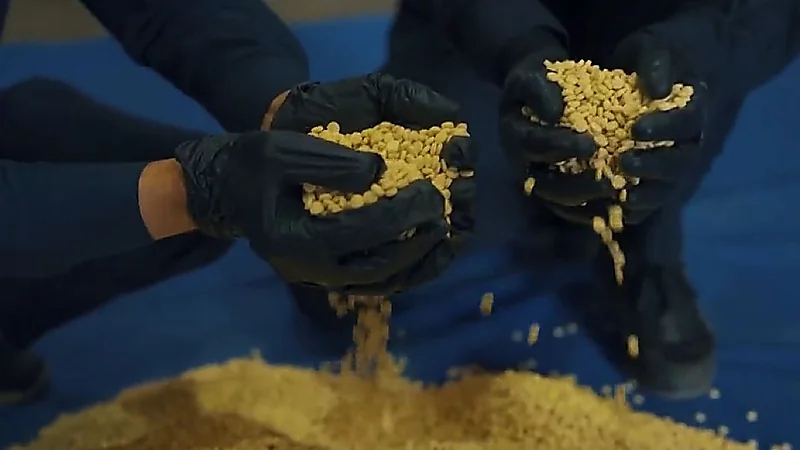 إحباط محاولة تهريب أكثر من 416 ألف حبة  كبتاجون في ميناء جدة   .. فيديو