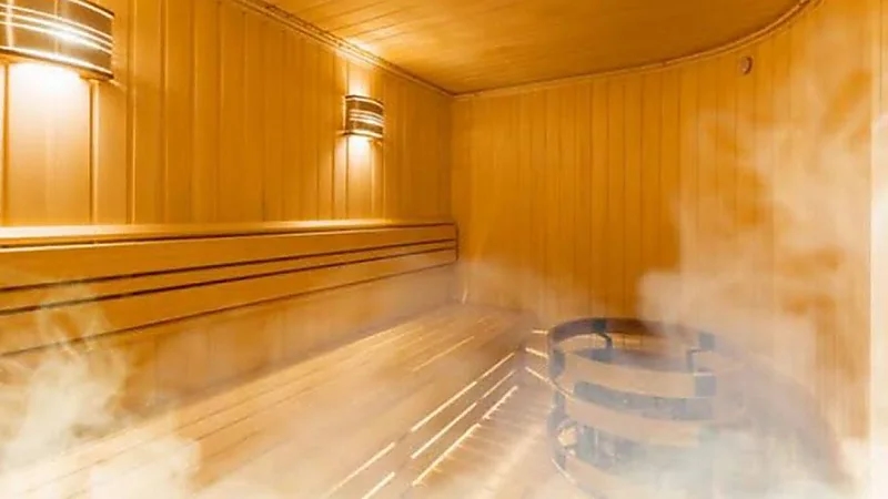 طبية توضح الفئات الممنوعة من حمام البخار