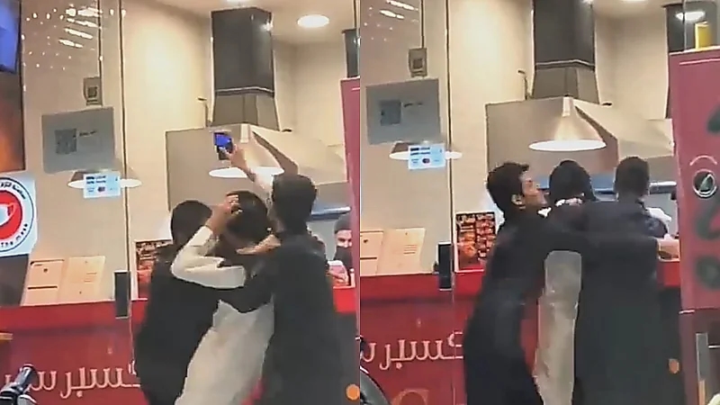 شجار بين 3 شباب من أجل دفع حساب العشاء  ..  فيديو