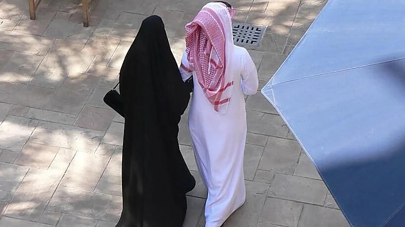  ماذا تفعل الزوجة إذا اكتشفت خيانة زوجها ؟ مستشار أسري يجيب .. فيديو