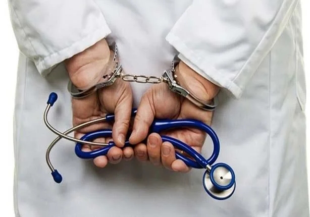 القبض على منتحل صفة طبيب يصور ضحاياه بكاميرا سرية ببغداد