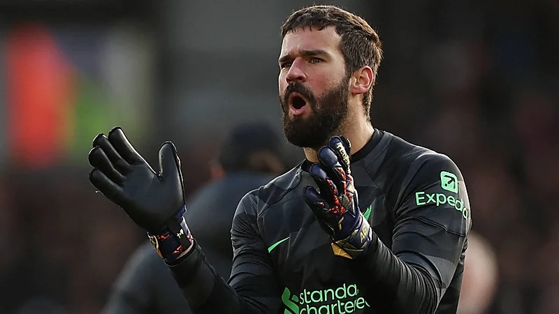 عرض ضخم لإقناع أليسون بالانتقال لدوري روشن