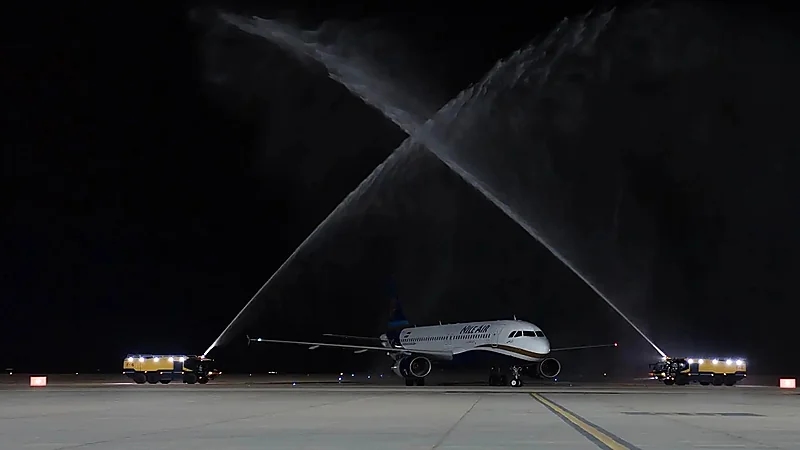 تدشين أول رحلة دولية من القاهرة إلى مطار عرعر .. صور