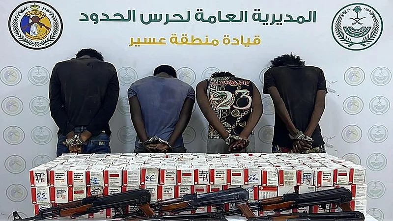 القبض على 4 مخالفين لتهريبهم مواد مخدرة بمنطقة عسير