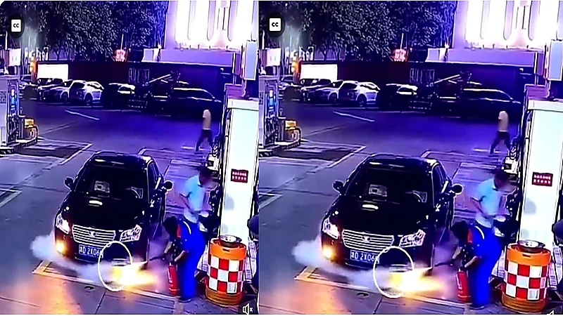 عاملات في محطة وقود بالصين يحاولن عبثاً إطفاء نار مشتعلة تحت مقدمة سيارة.. فيديو