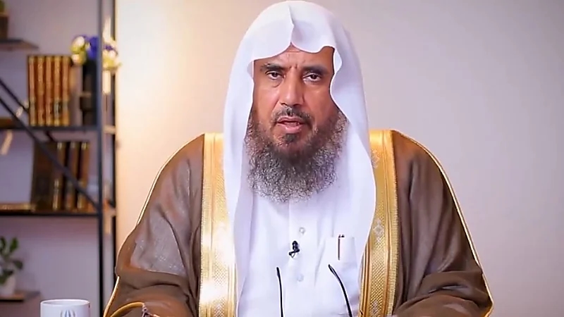  هل يجوز وضع الصدقة أمام منازل الفقراء دون إخبارهم للإخلاص؟ .. الشيخ الخثلان يُجيب .. فيديو