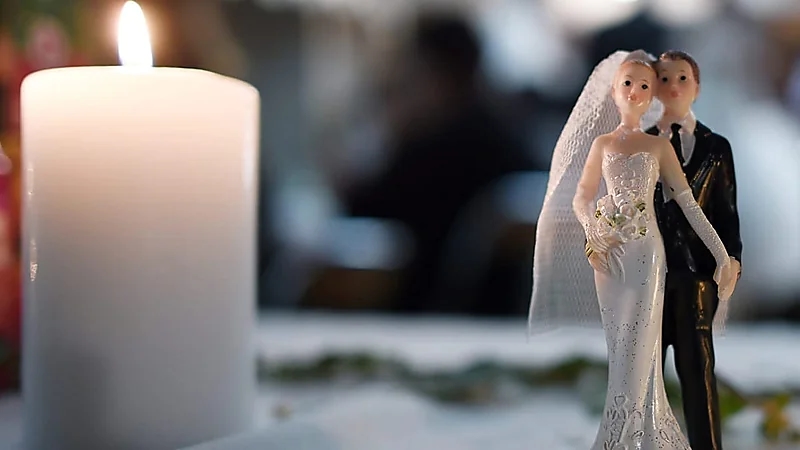 رجل يرسل صور شهر العسل على شيكاته لزوجته السابقة كنفقة طلاق !