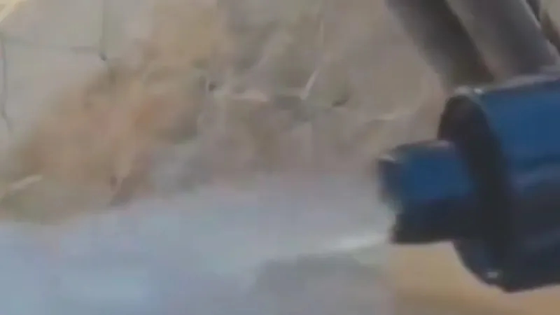 المياه تتحول في لحظة لقطع ثلج في طبرجل .. فيديو