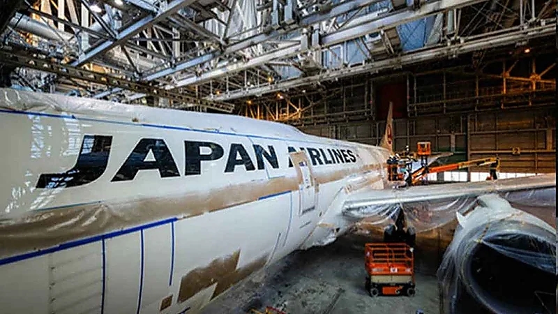 الخطوط اليابانية تطلق أول طائرة B787 تحاكي سمك القرش