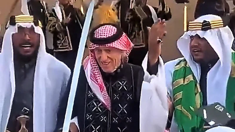 جيسوس يؤدي العرضة احتفالًا بيوم التأسيس  ..  فيديو