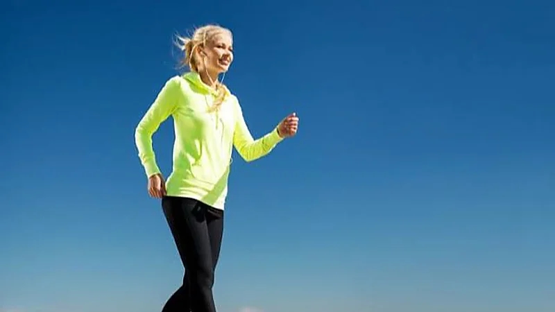 استشاري يكشف عن فوائد المشي يومياً.. فيديو