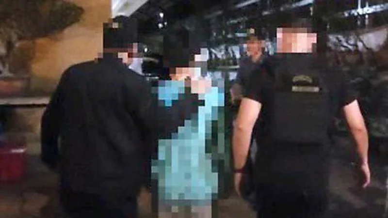 عصابة تخطف طفلاً وتقطع إصبعه لإجبار عائلته على دفع فدية