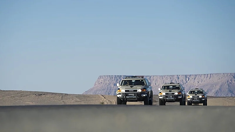 القبض على مقيمين ومخالفين لترويجهم الحشيش والإمفيتامين