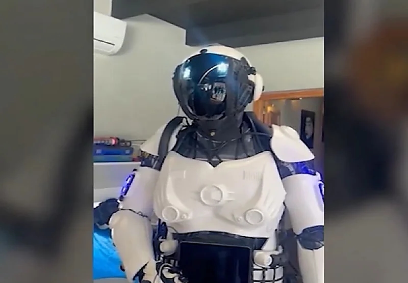 أسرار بدلة الزنجباري التي ارتداها رامز جلال في برنامجه.. فيديو