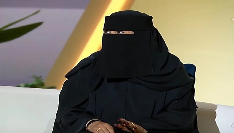 ناقشة حناء تكشف تنوع النقوش من الماضي للحاضر.. فيديو