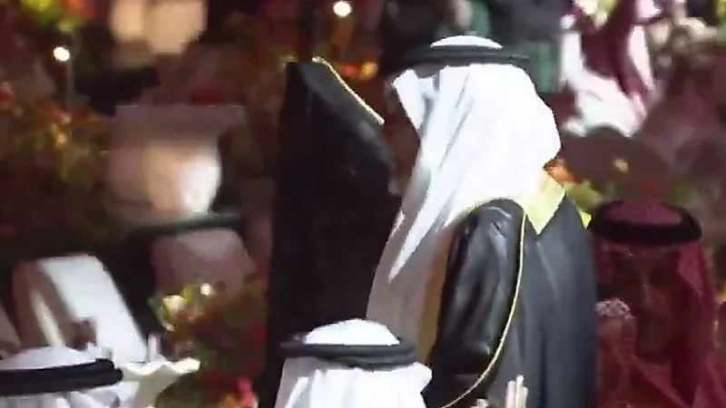 الأمير تركي الفيصل يلعب على أغنية يا صاحبي ..فيديو